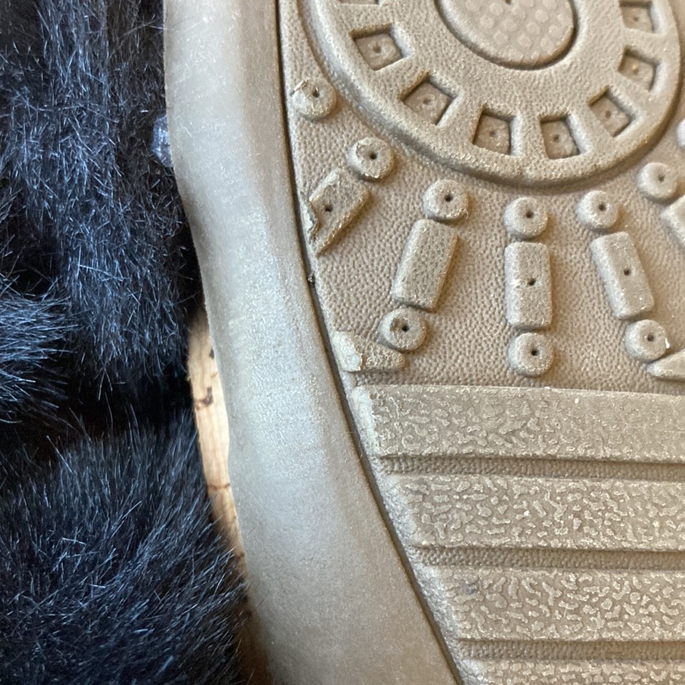 BearPaw Analia fuzzy sandals - Picture 7 of 12